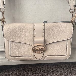 Coach Elegant Cream Leather Shoulder Bag